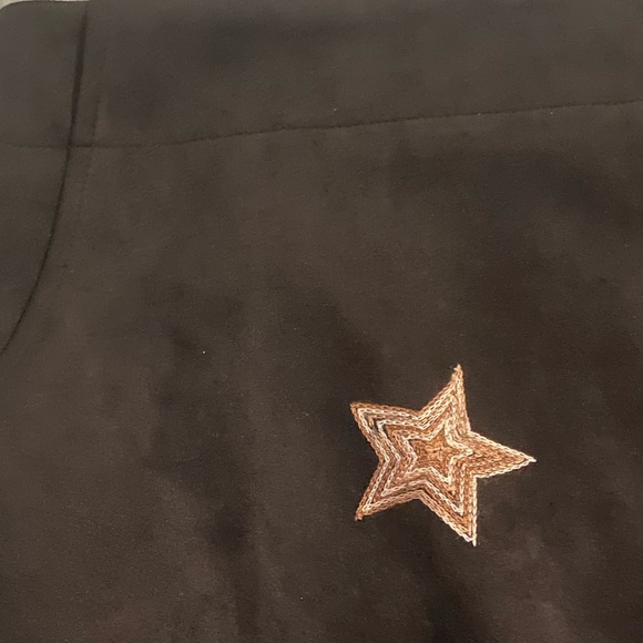 Promesa Soft Suede Stars Skirt Black Size Large
Like New - Picture 12 of 12
